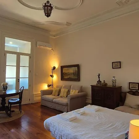 Vintage Downtown Apartament